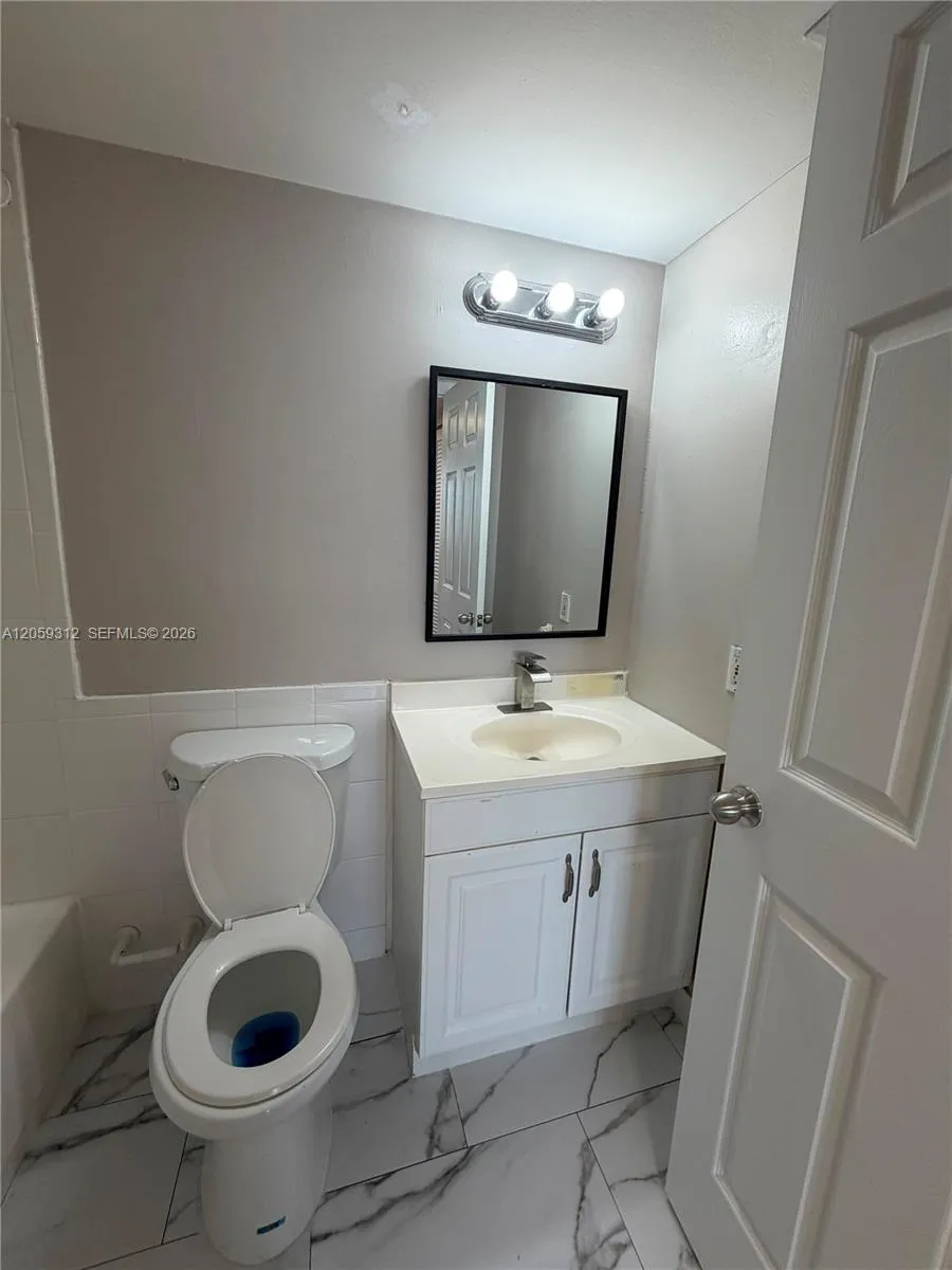 2025 NE 164th St #1006 North Miami Beach, FL 33162
