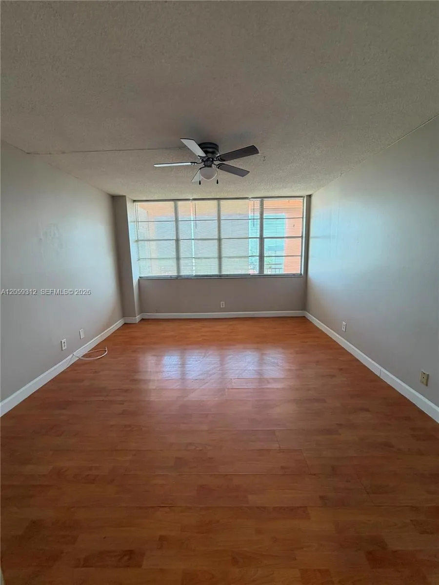 2025 NE 164th St #1006 North Miami Beach, FL 33162
