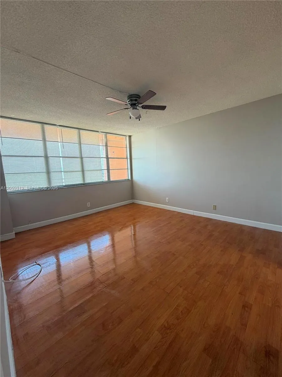 2025 NE 164th St #1006 North Miami Beach, FL 33162
