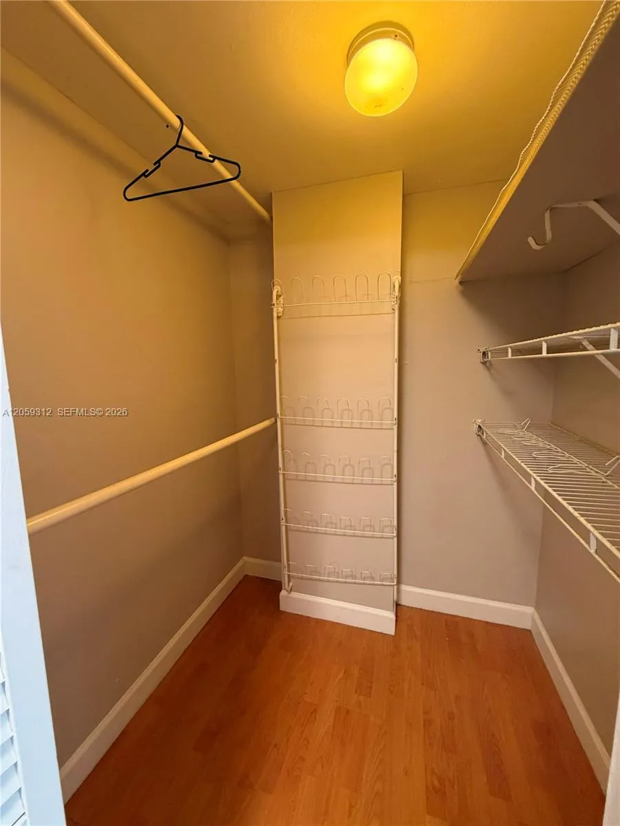 2025 NE 164th St #1006 North Miami Beach, FL 33162