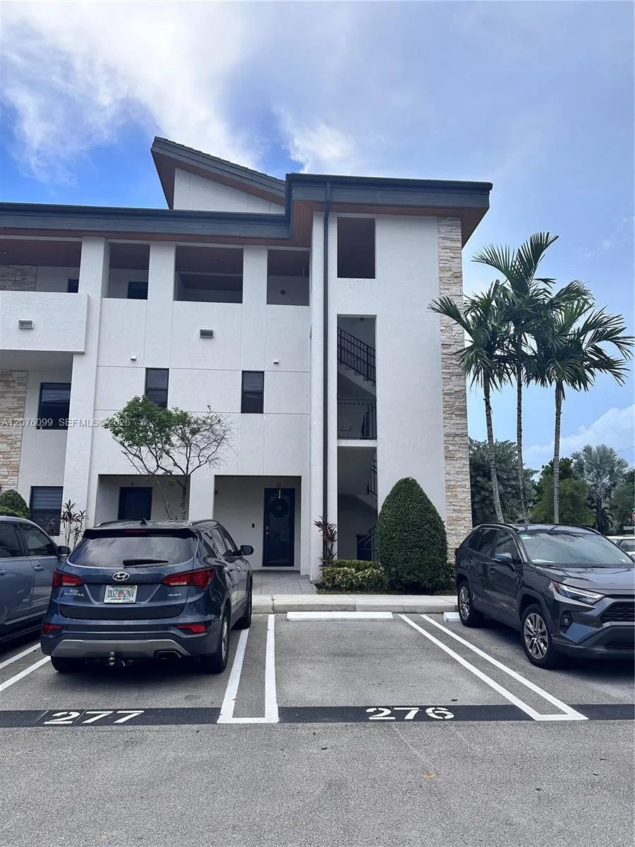 10437 NW 82nd St #35 Doral, FL 33178