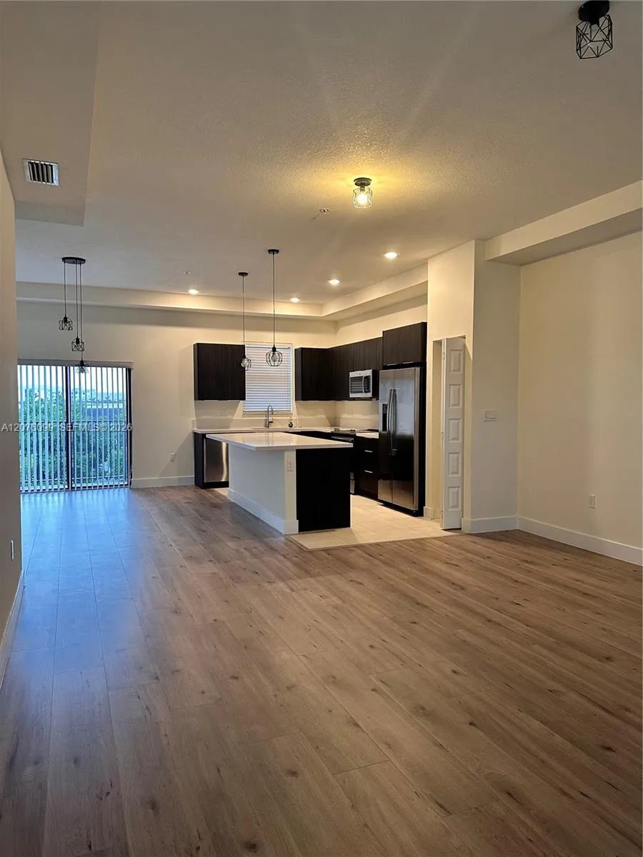 10437 NW 82nd St #35 Doral, FL 33178