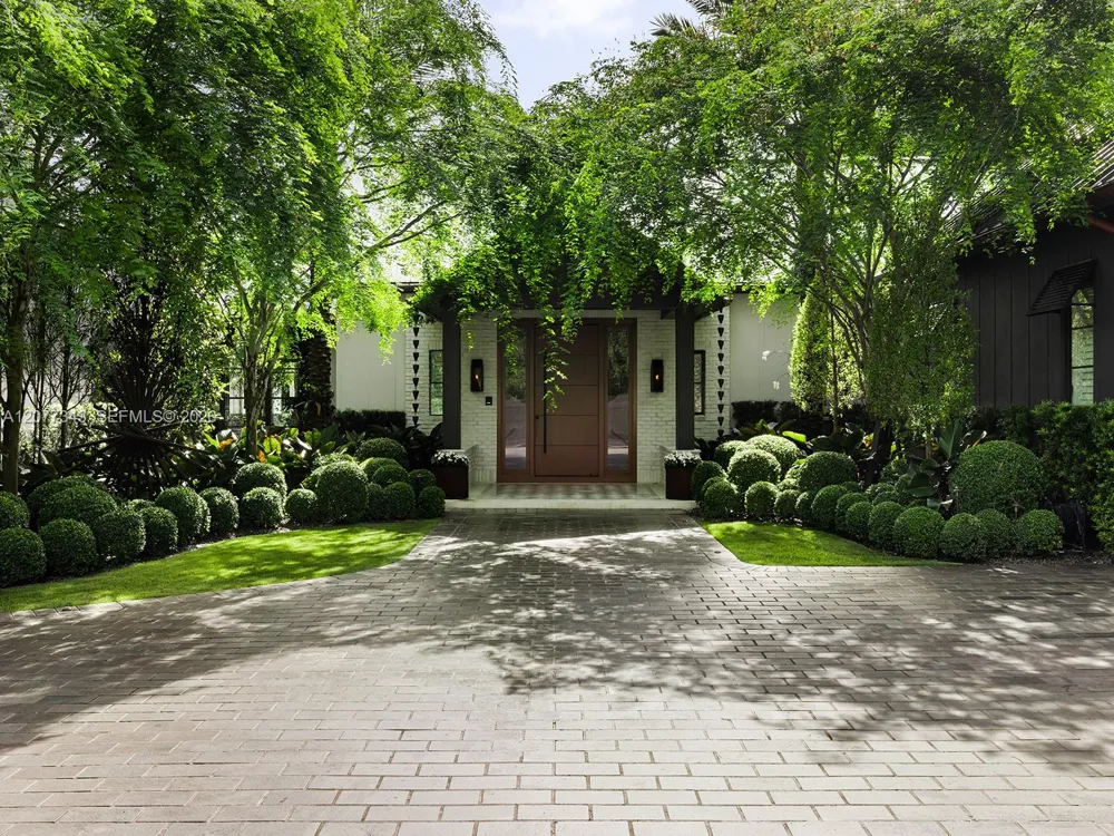 6580 SW 69th Ave Miami, FL 33143