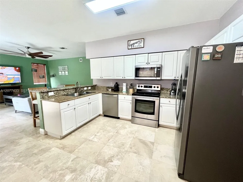 912 NE 35th Ave Homestead, FL 33033