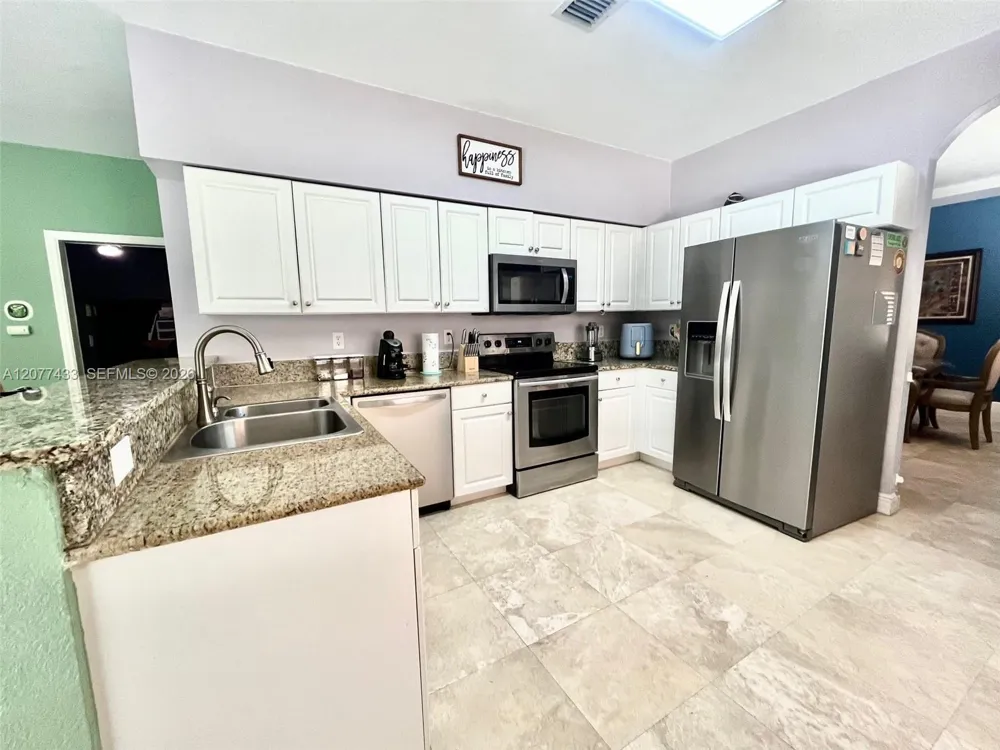 912 NE 35th Ave Homestead, FL 33033