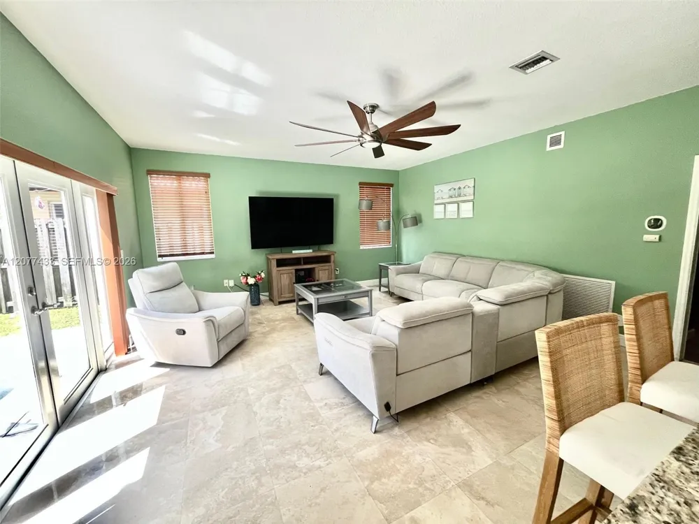 912 NE 35th Ave Homestead, FL 33033