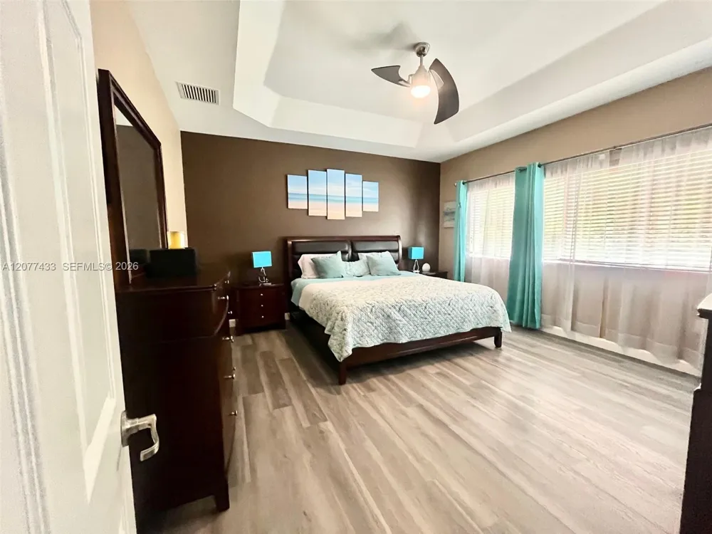912 NE 35th Ave Homestead, FL 33033