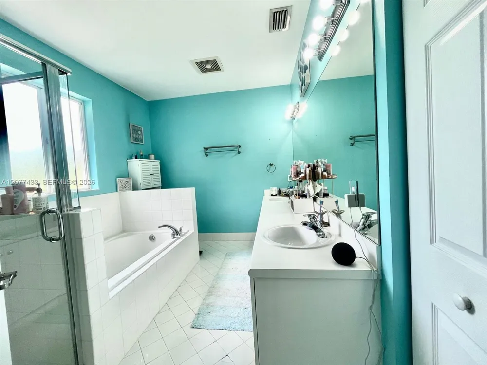 912 NE 35th Ave Homestead, FL 33033