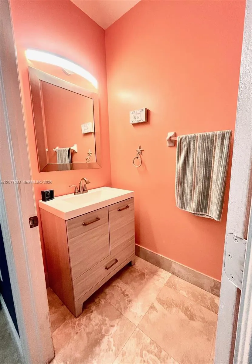 912 NE 35th Ave Homestead, FL 33033