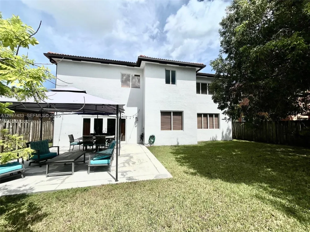 912 NE 35th Ave Homestead, FL 33033