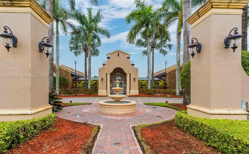 912 NE 35th Ave Homestead, FL 33033
