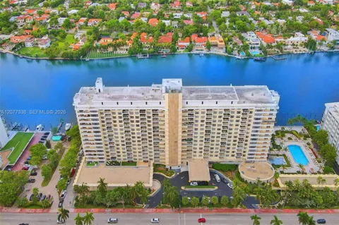 5600 Collins Ave #11C