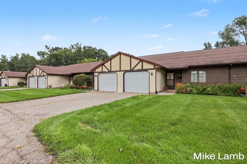 524 Laurie Drive NW Sparta, MI 49345