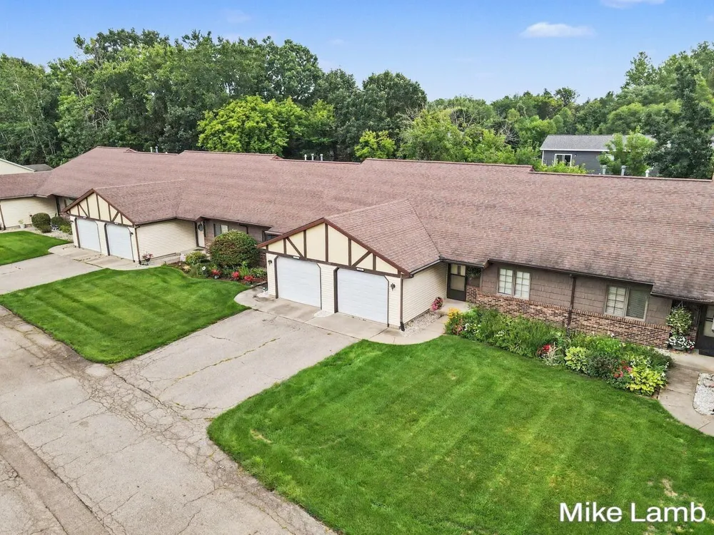 524 Laurie Drive NW Sparta, MI 49345