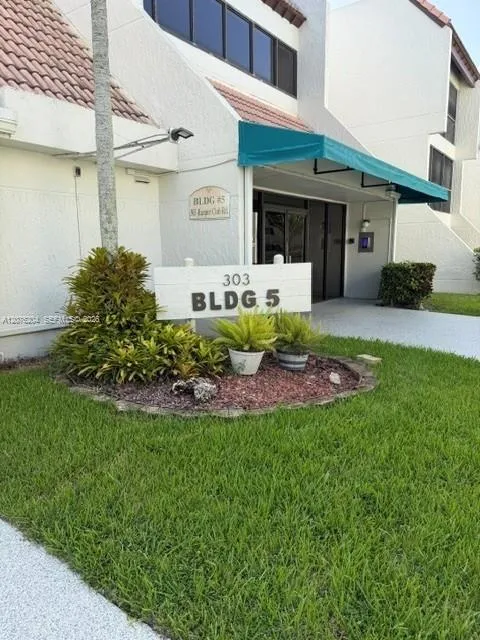 303 Racquet Club Rd #309