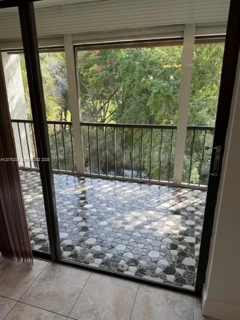 303 Racquet Club Rd #309 Weston, FL 33326