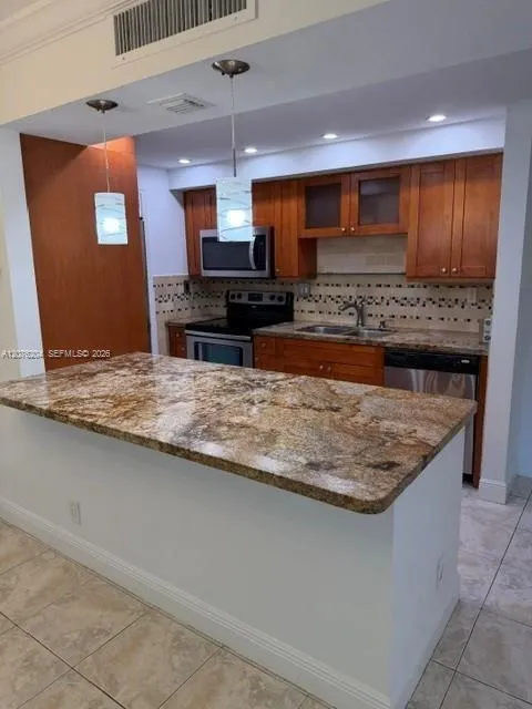 303 Racquet Club Rd #309 Weston, FL 33326