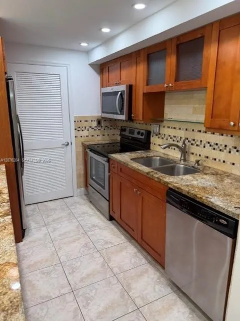 303 Racquet Club Rd #309 Weston, FL 33326