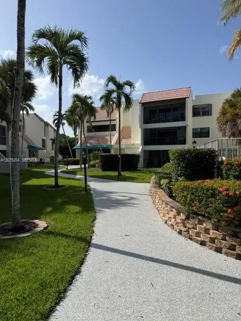 303 Racquet Club Rd #309 Weston, FL 33326
