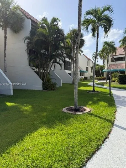 303 Racquet Club Rd #309 Weston, FL 33326