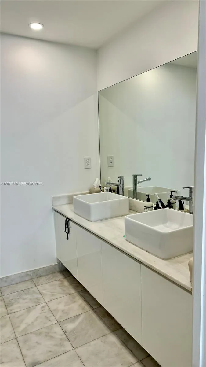 601 NE 36th St #3309 Miami, FL 33137