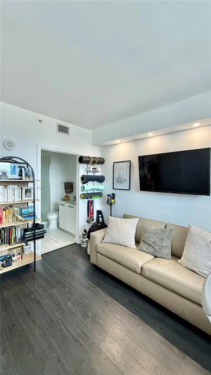 601 NE 36th St #3309 Miami, FL 33137