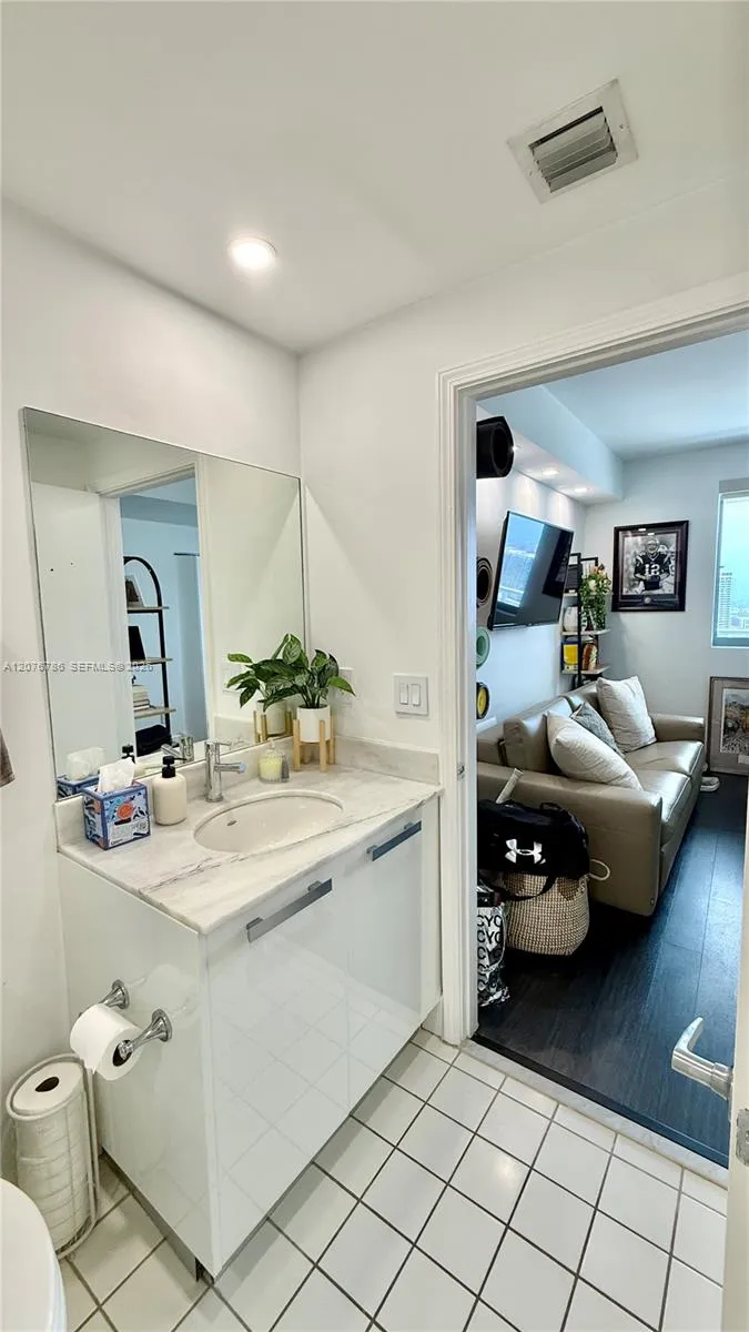 601 NE 36th St #3309 Miami, FL 33137