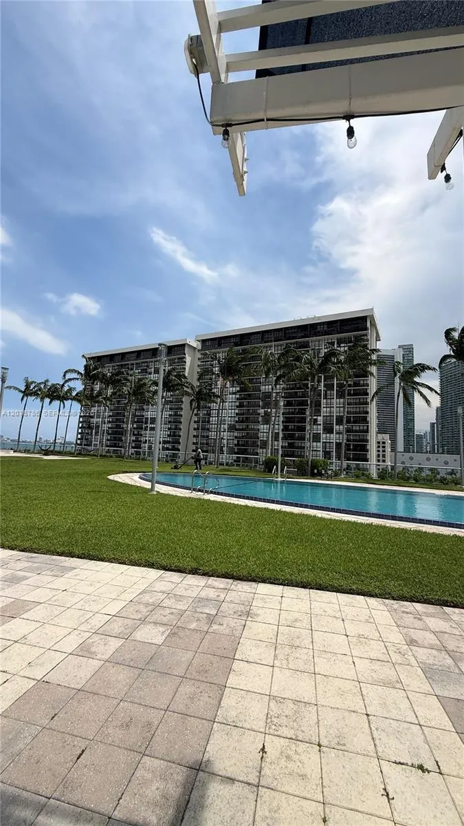 601 NE 36th St #3309 Miami, FL 33137