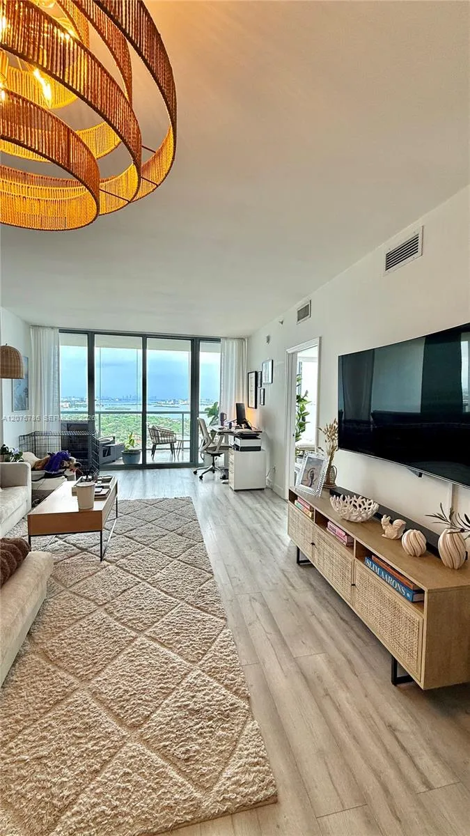 601 NE 36th St #3309 Miami, FL 33137