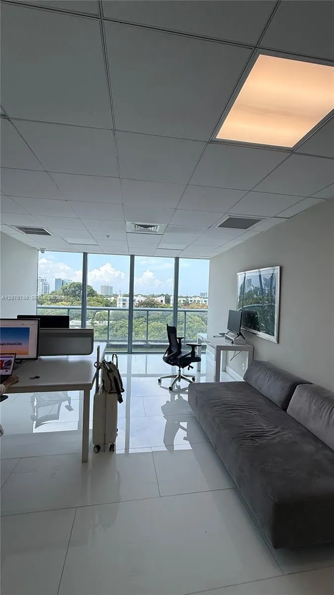601 NE 36th St #3309 Miami, FL 33137
