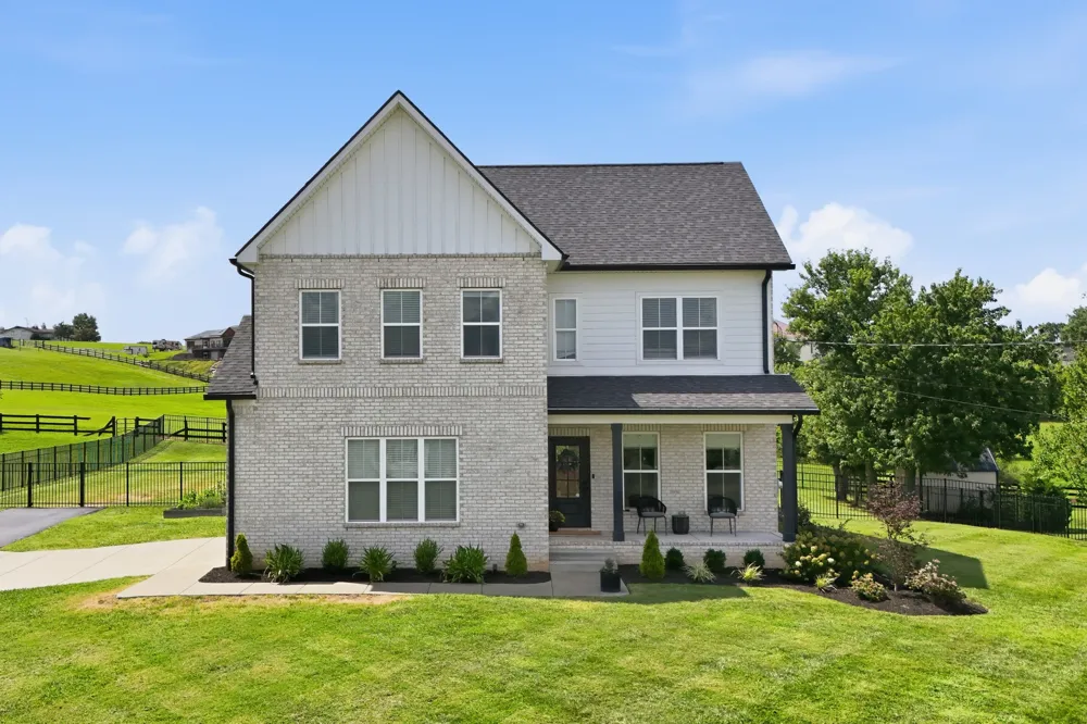 1412 Barrett Dr Mount Juliet, TN 37122