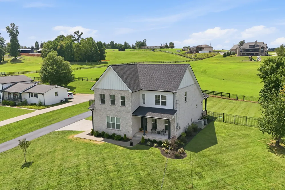 1412 Barrett Dr Mount Juliet, TN 37122