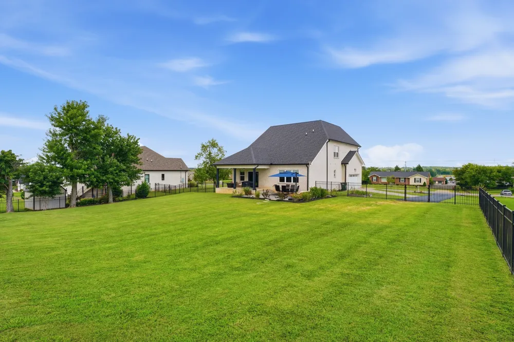 1412 Barrett Dr Mount Juliet, TN 37122