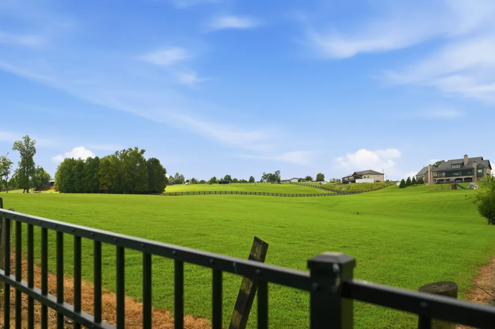 1412 Barrett Dr Mount Juliet, TN 37122