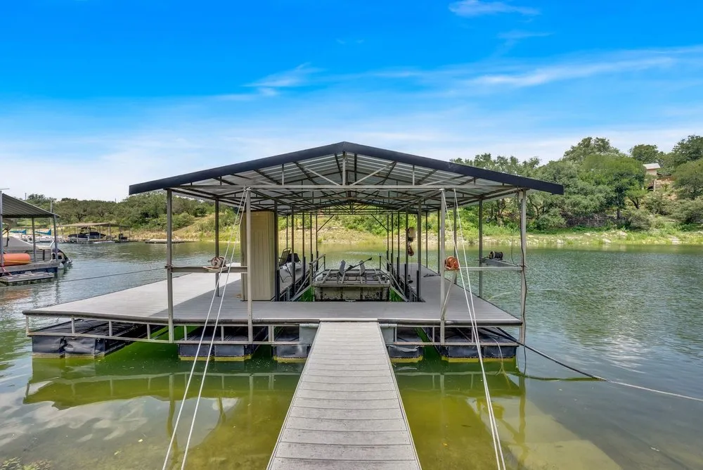 8018 Lakeview Volente, TX 78641