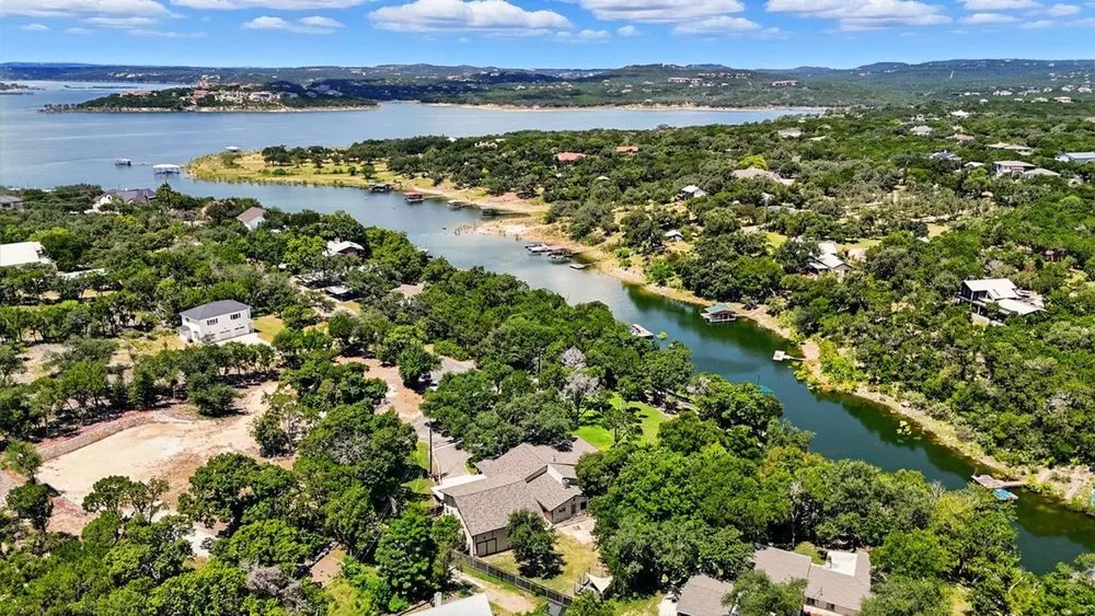 8018 Lakeview Volente, TX 78641