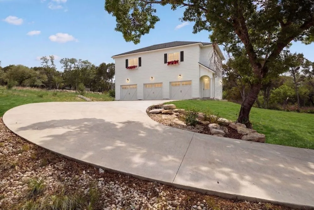 8018 Lakeview Volente, TX 78641