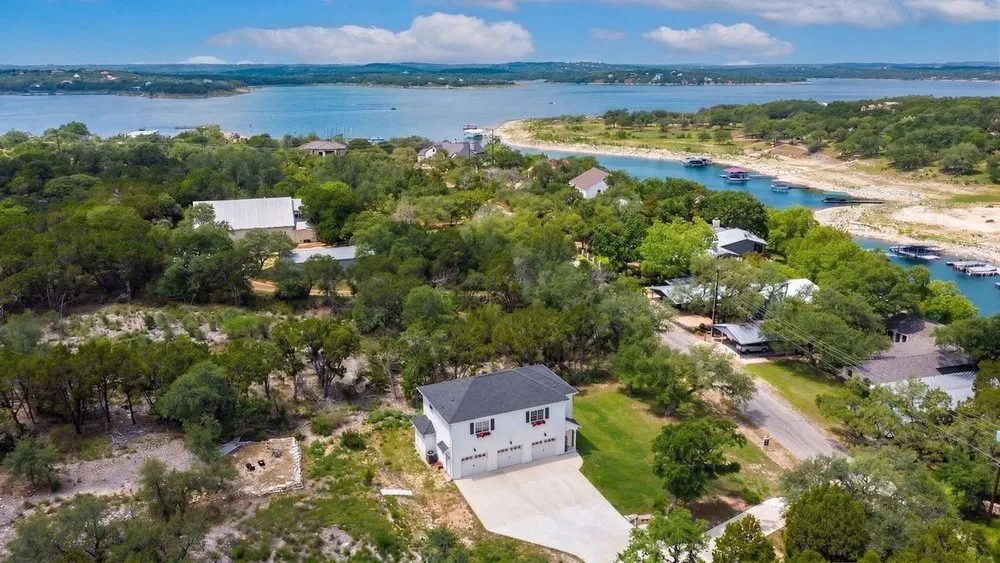 8018 Lakeview Volente, TX 78641