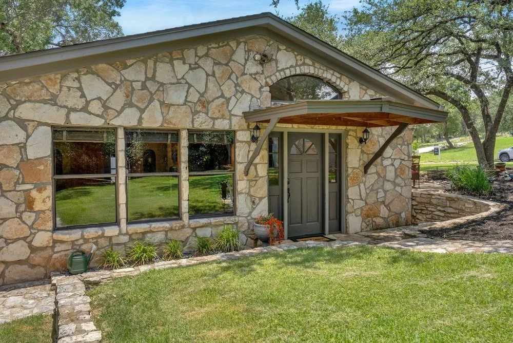 8018 Lakeview Volente, TX 78641