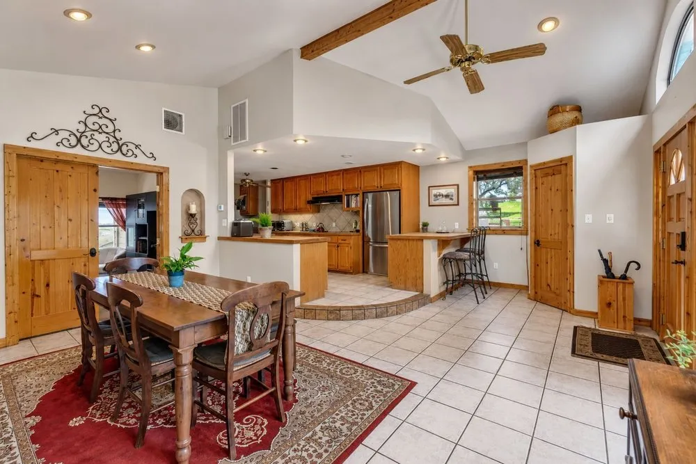 8018 Lakeview Volente, TX 78641