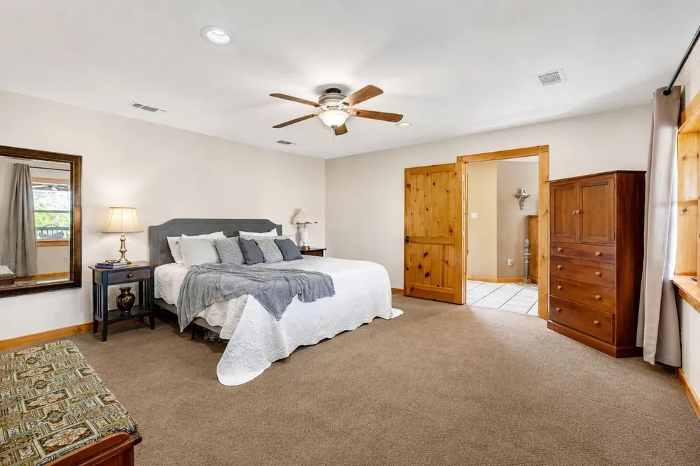 8018 Lakeview Volente, TX 78641