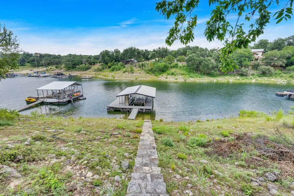 8018 Lakeview Volente, TX 78641