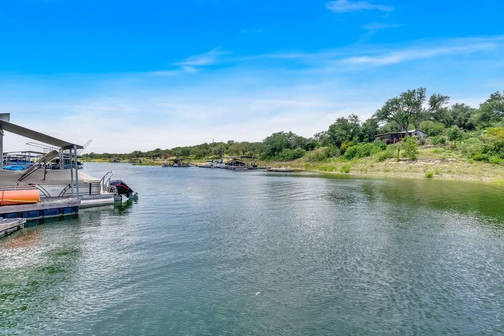 8018 Lakeview Volente, TX 78641