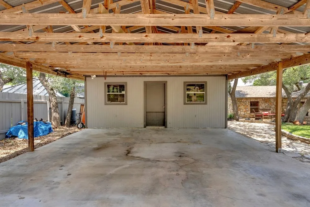 8018 Lakeview Volente, TX 78641