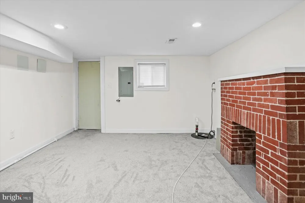 609 MCKEWIN AVENUE Baltimore, MD 21218