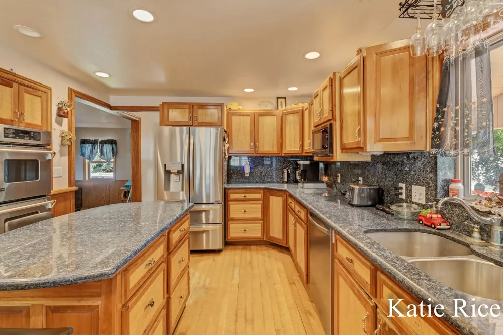 2030 Scenic Drive Muskegon, MI 49445