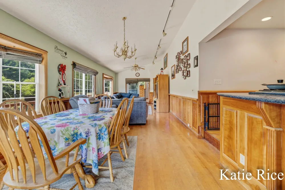 2030 Scenic Drive Muskegon, MI 49445