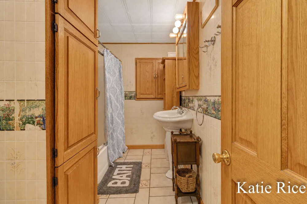 2030 Scenic Drive Muskegon, MI 49445