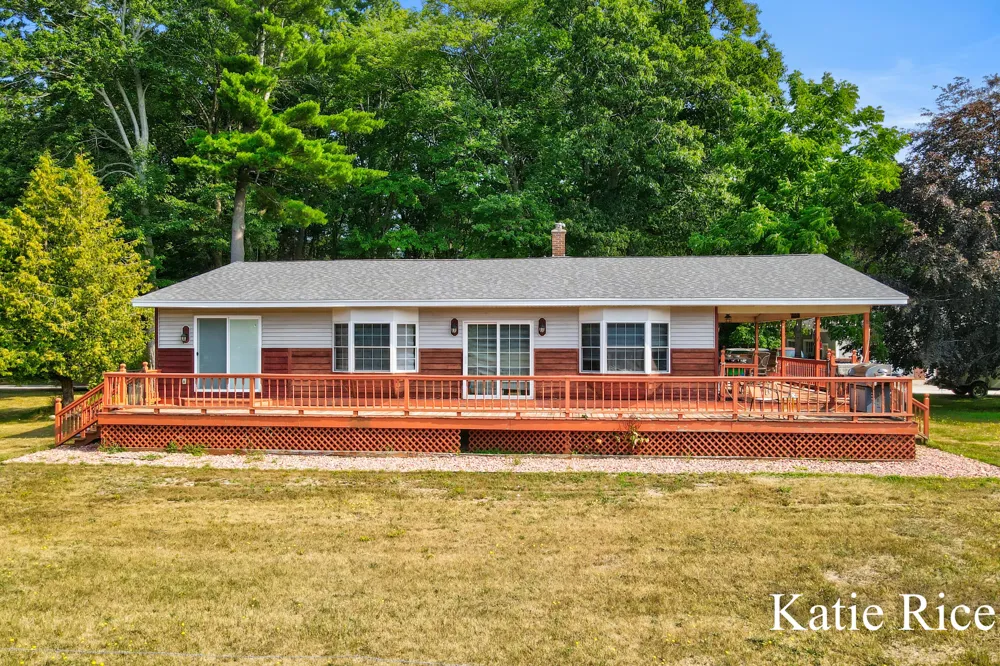 2030 Scenic Drive Muskegon, MI 49445
