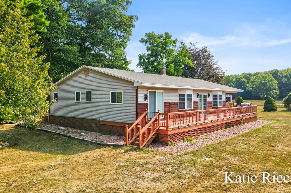 2030 Scenic Drive Muskegon, MI 49445